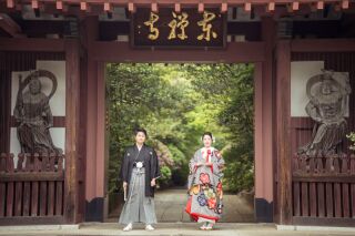 緑ゆたかな都内の寺院で記念の一枚を【高輪】