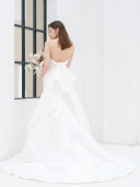 新作ウェディングドレスのご紹介☆