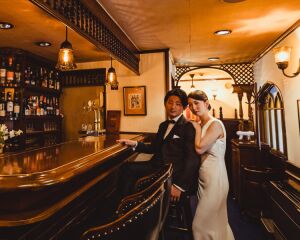 灯りがそっと包む、バーカンター【横浜】