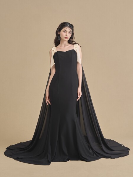 モード感ある、ブラックドレス♪