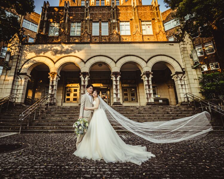 クラシカルなゴシックの世界観で、印象的な一枚