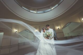 ゴシック様式の建物でドラマティックな一枚を