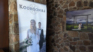 カラフルフラワーに囲まれたフォトウェディングはいかが？ 