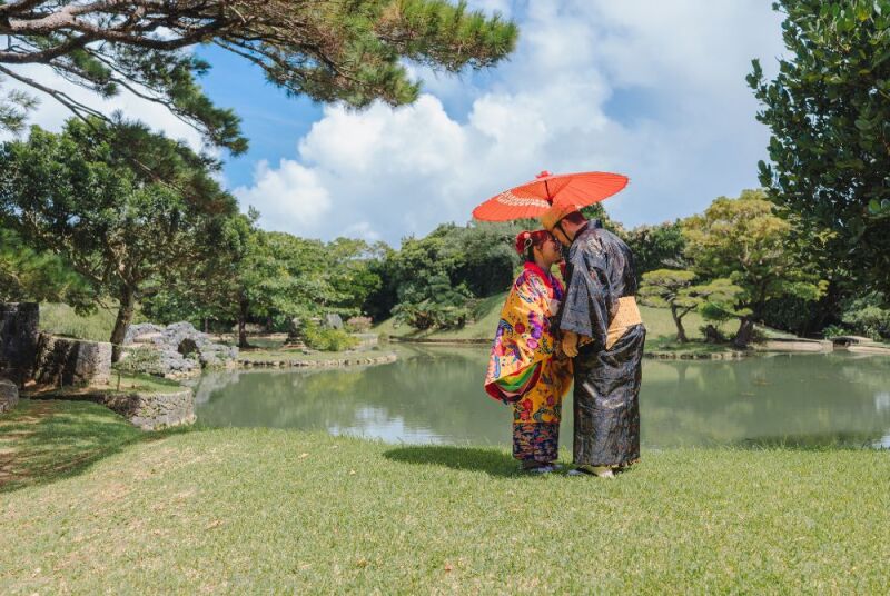 那覇で叶える、琉装とサンセットドレスの贅沢ストーリー