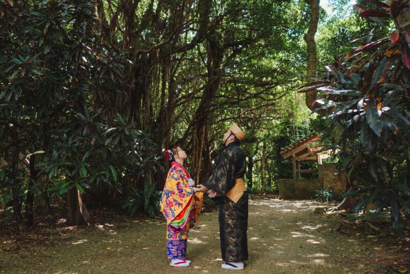 那覇で叶える、琉装とサンセットドレスの贅沢ストーリー