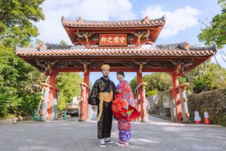 今イチオシ那覇プラン!空港近くのビーチや城下町などでウェディングフォト!