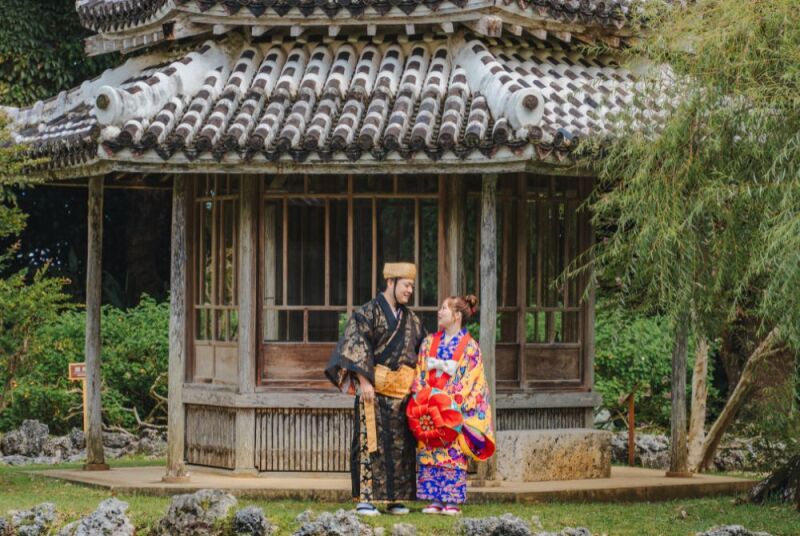 那覇で叶える、琉装とサンセットドレスの贅沢ストーリー