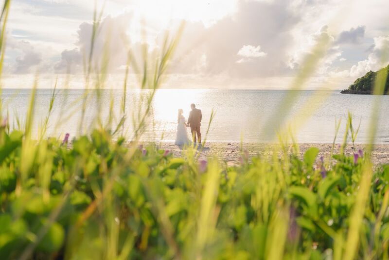 那覇で叶える、琉装とサンセットドレスの贅沢ストーリー