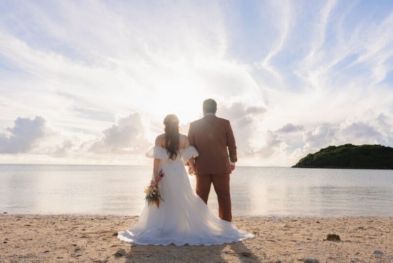 那覇で叶える、琉装とサンセットドレスの贅沢ストーリー