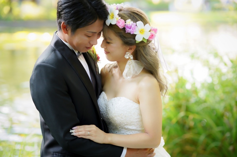 ウェディングドレスの白色