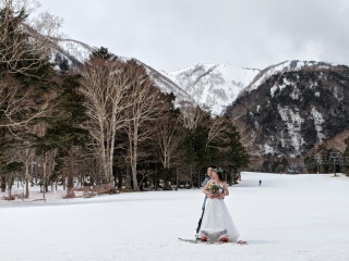 寒さに負けず、雪の冷たさに負けず、二人の愛は永遠に