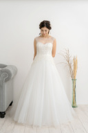 ビーチフォトにぴったりのウェディングドレスをご紹介✧