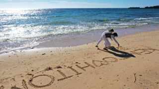 童心に返って砂に大きく文字を書いてみよう!!