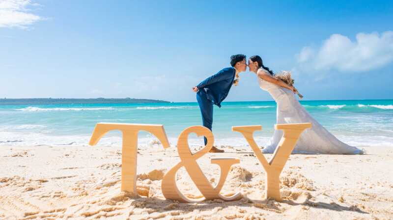 ビーチでのウェディングフォトにイチオシの持込みグッズ10選!