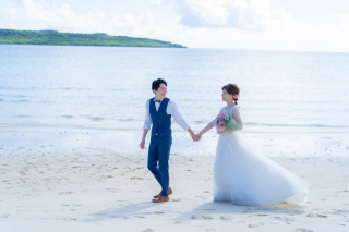 ビーチを歩くだけで画になります