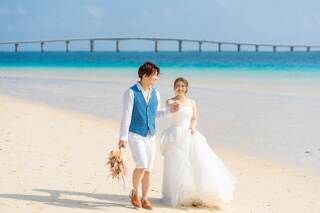 優しくて凛とした、母親へ感謝の想いを伝えるAラインドレス