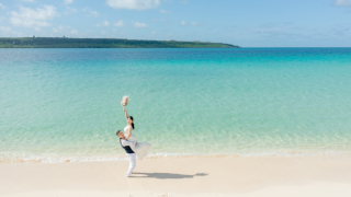 ドレスのままビーチへ♪