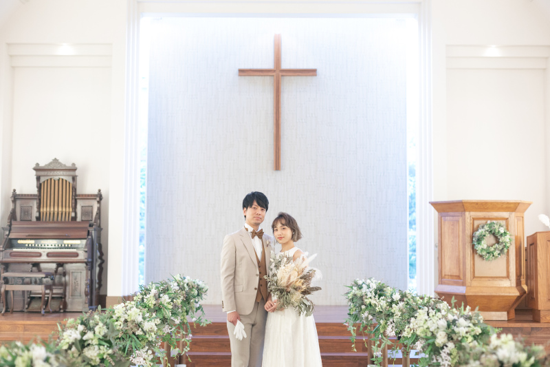 木のぬくもりを感じられるチャペル