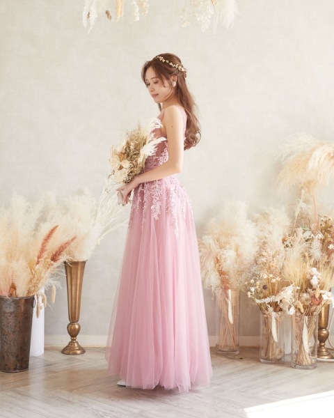 くすみピンクドレス