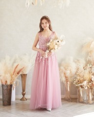 くすみピンクドレス