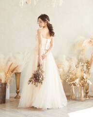 ピンクベージュドレス