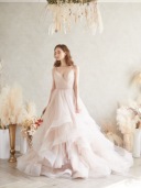 ピンクベージュ