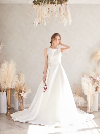 ホワイトインポートドレス