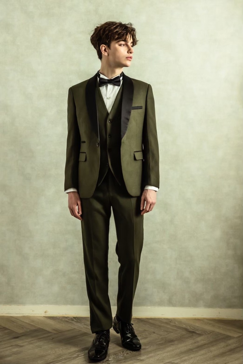 カーキタキシード