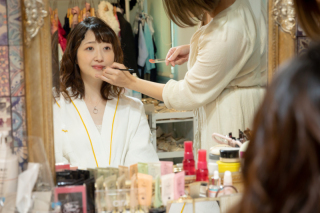 ヘアメイク中