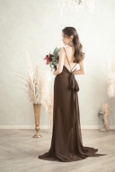 ブラウンドレス