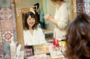 ヘアメイク中
