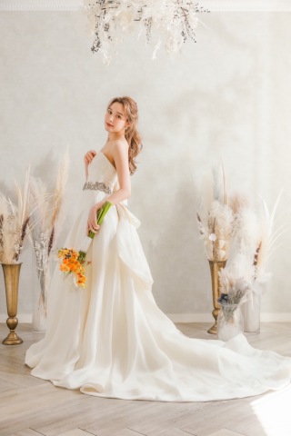 新入荷ホワイトドレス