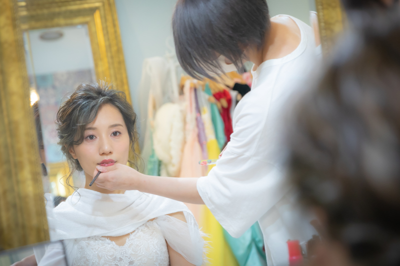 ヘアメイク中