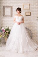 ホワイトオフショルダー