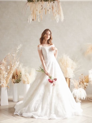 オフショルダードレス