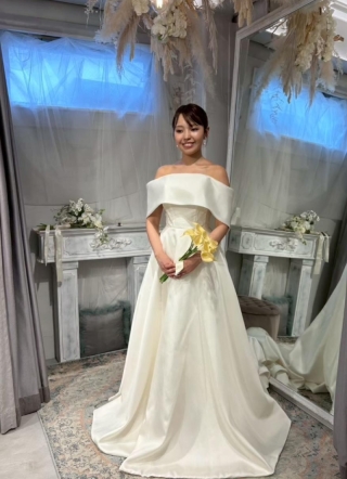 クラシカルオフショルダードレス