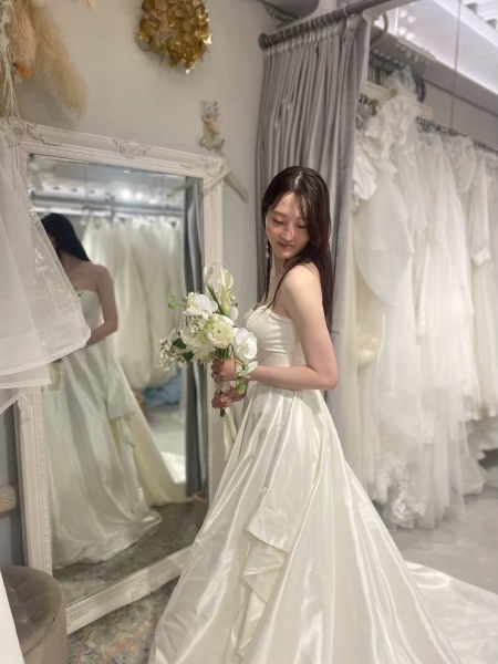 シンプルサテンドレス