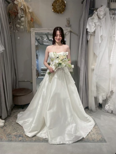 シンプルサテンドレス