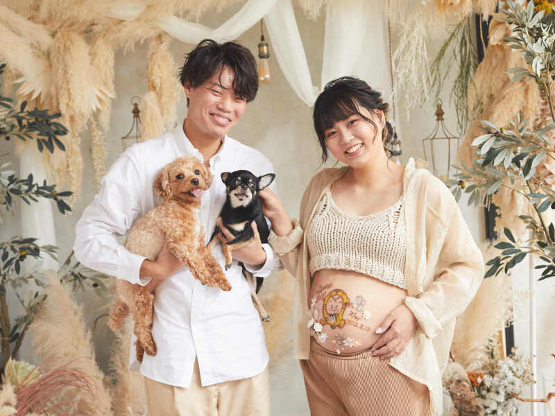 スタジオ撮影・ワンチャンと一緒にマタニティ衣装とドレス2着フォト
