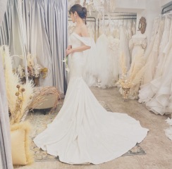 新入荷　オフショルダーシルクマーメイドラインドレス