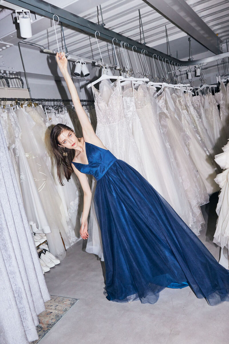 ロイヤルブルーのドレス