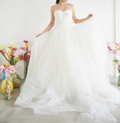 ホワイトボリュームドレスのご紹介