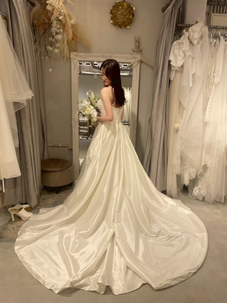 シンプルサテンドレス