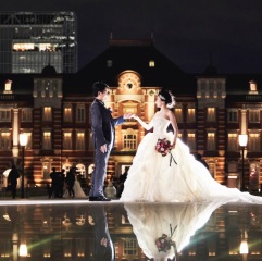 ミラーショット　東京駅舎前