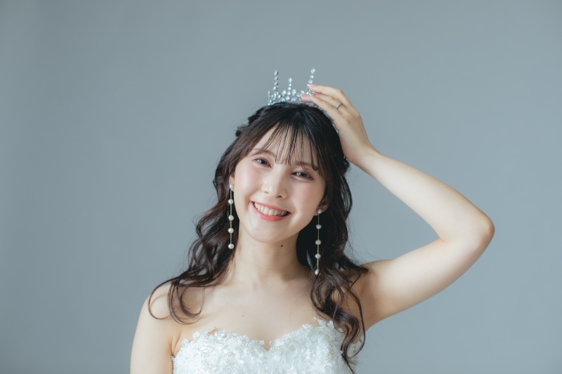 キラキラのヘアアクセサリーが印象的なお写真の紹介