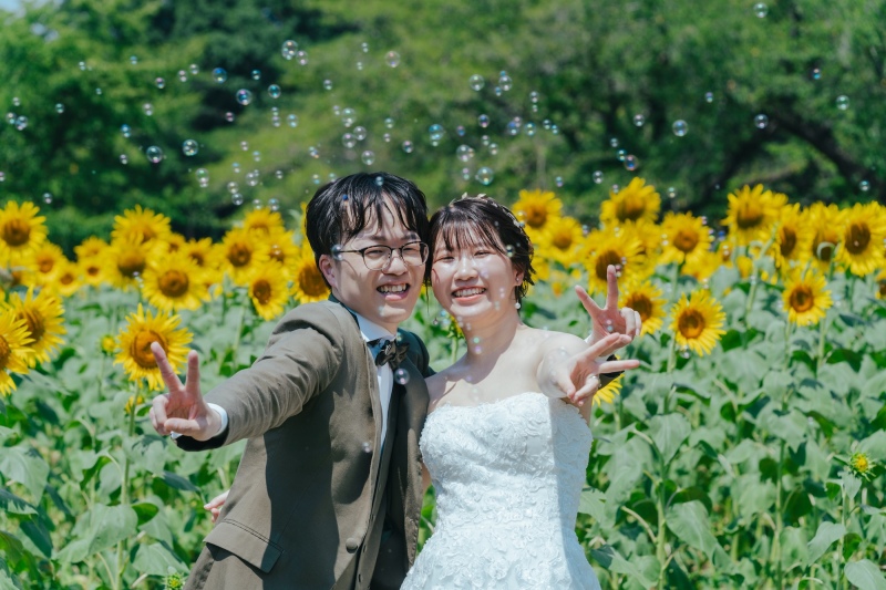 ハイブリッドサンフラワーで夏らしさ満点のウェディングフォト!