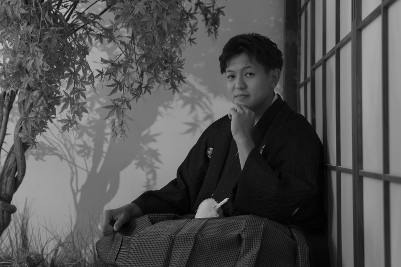 藤の花の掛下で和装撮影