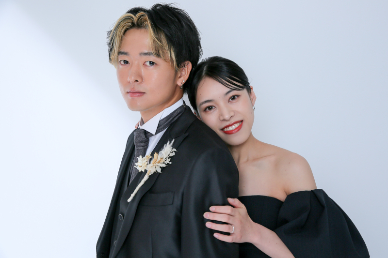 サングラスでお二人らしい写真を!