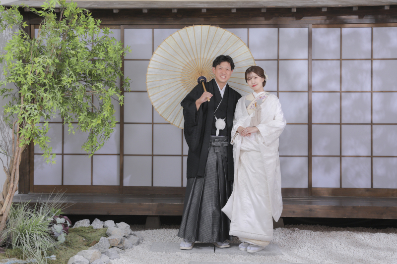 藤の花の掛下で和装撮影