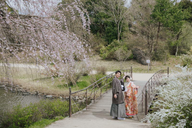 菜の花と桜に囲まれて